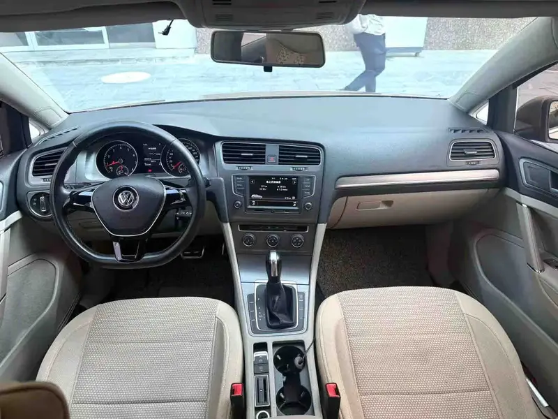 Vehicle photo 11