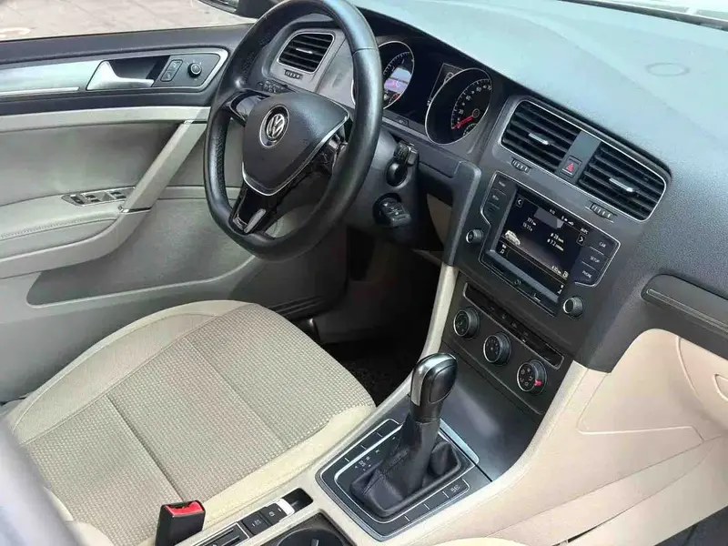 Vehicle photo 12