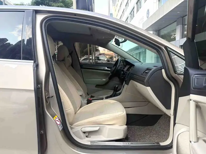 Vehicle photo 14
