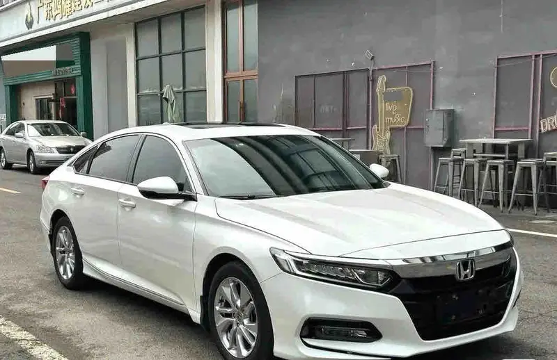 Vehicle photo 2