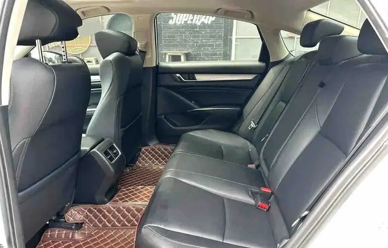 Vehicle photo 4