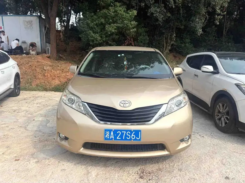 Vehicle photo 2