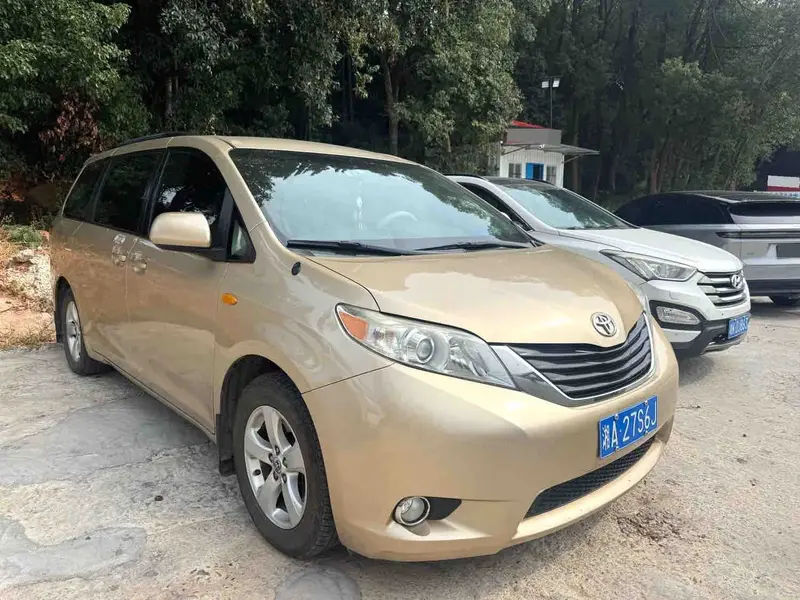 Vehicle photo 3