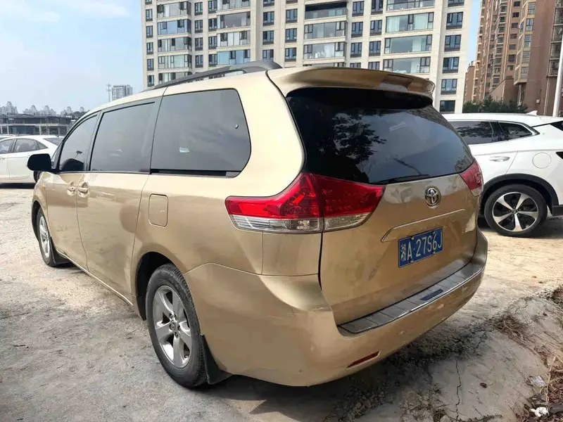 Vehicle photo 6