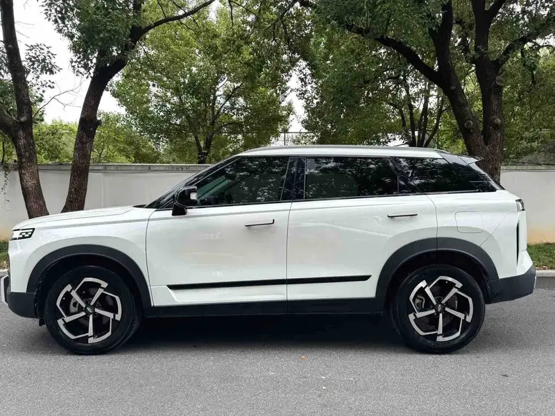 Vehicle photo 3