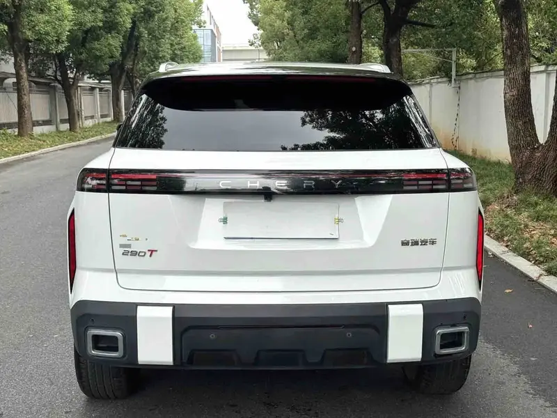 Vehicle photo 5