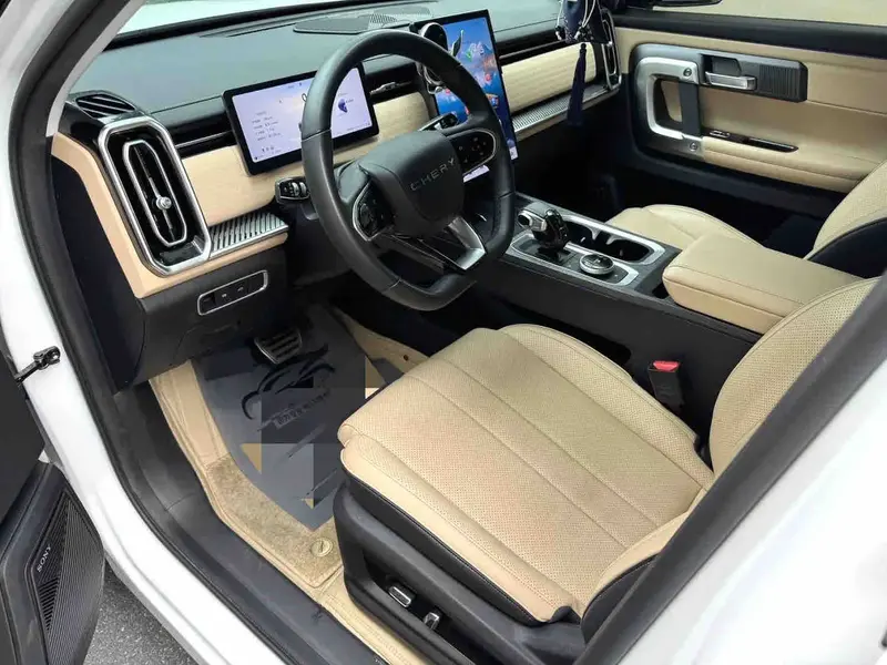 Vehicle photo 6