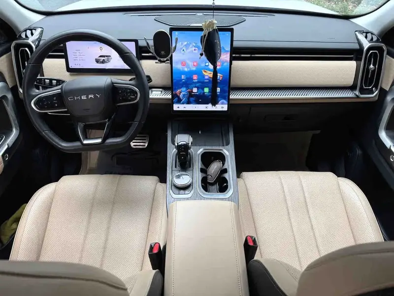 Vehicle photo 8
