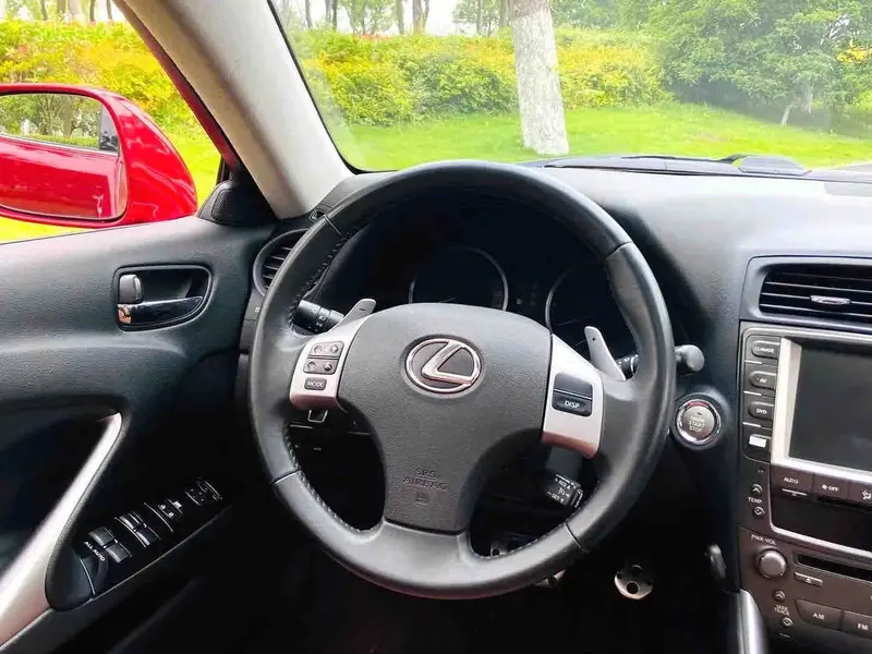 Vehicle photo 5