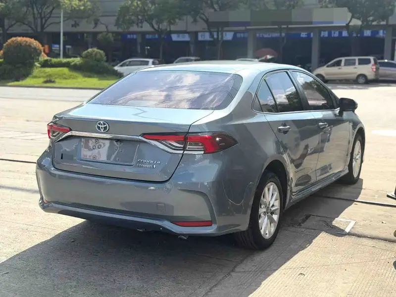 Vehicle photo 4