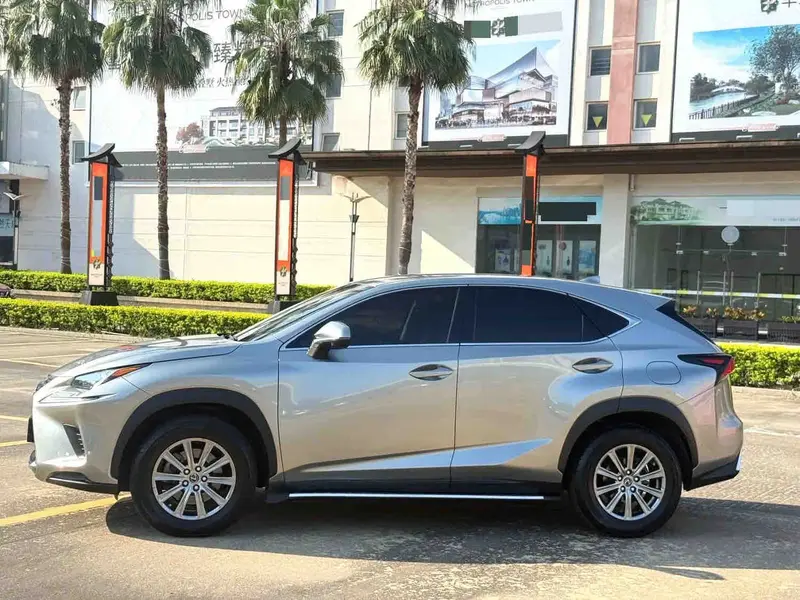 Vehicle photo 2