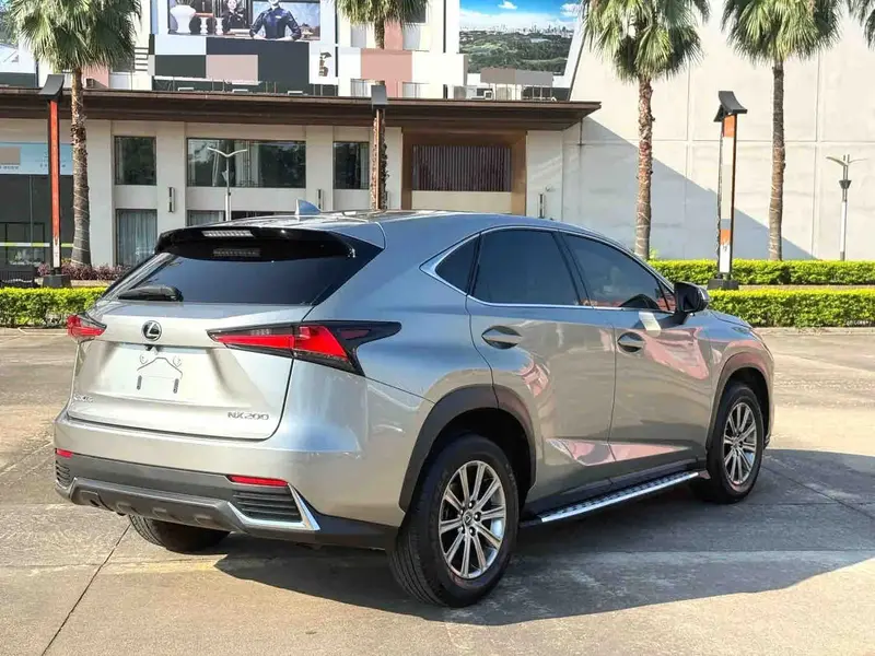 Vehicle photo 4