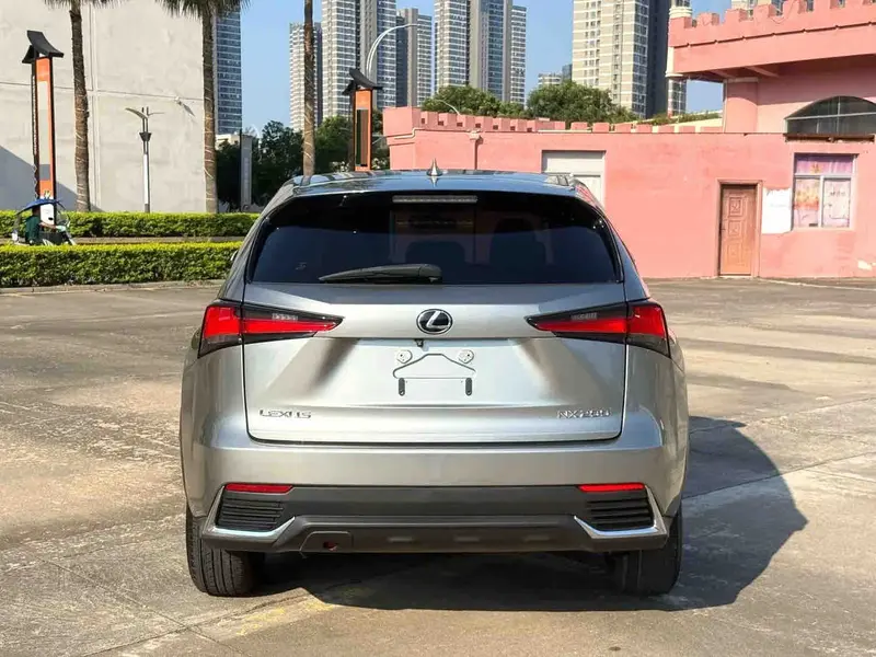 Vehicle photo 5