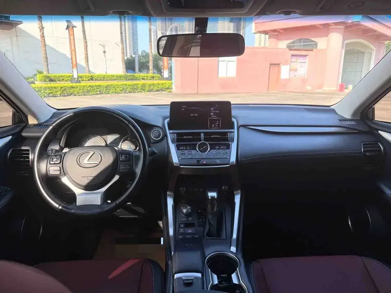 Vehicle photo 6