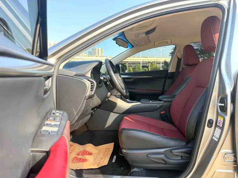 Vehicle photo 7