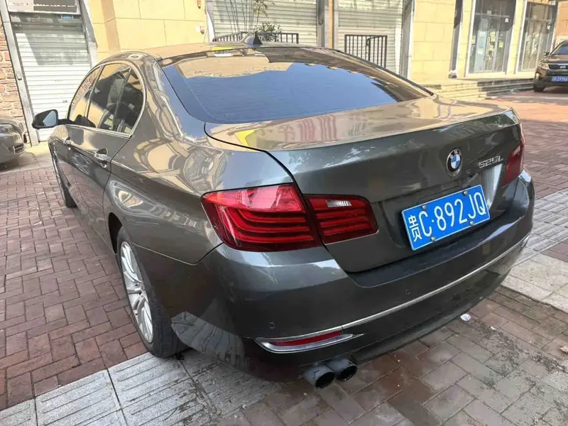 Vehicle photo 3
