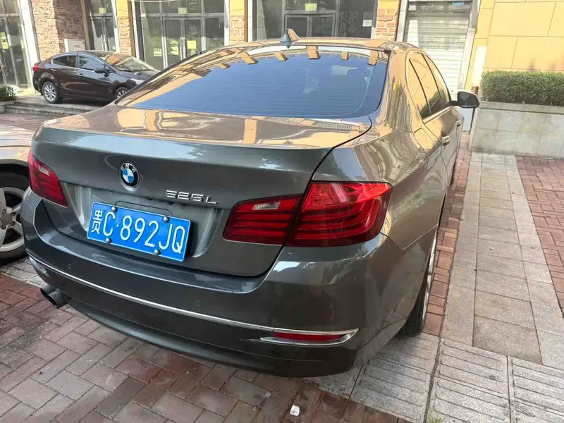 Vehicle photo 4