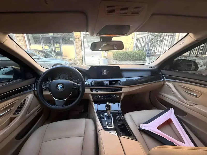 Vehicle photo 5