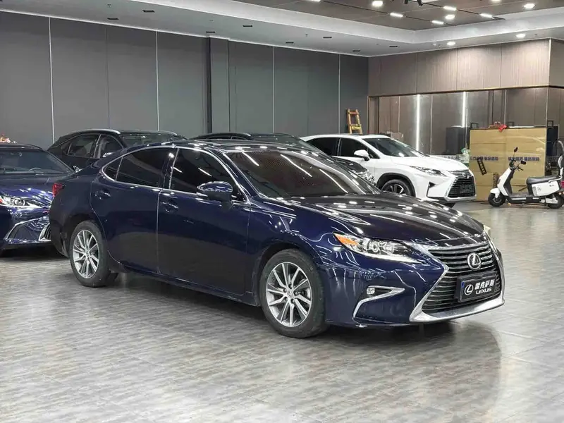 Vehicle photo 3