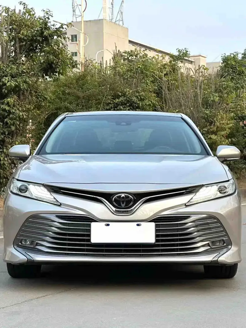 Vehicle photo 2