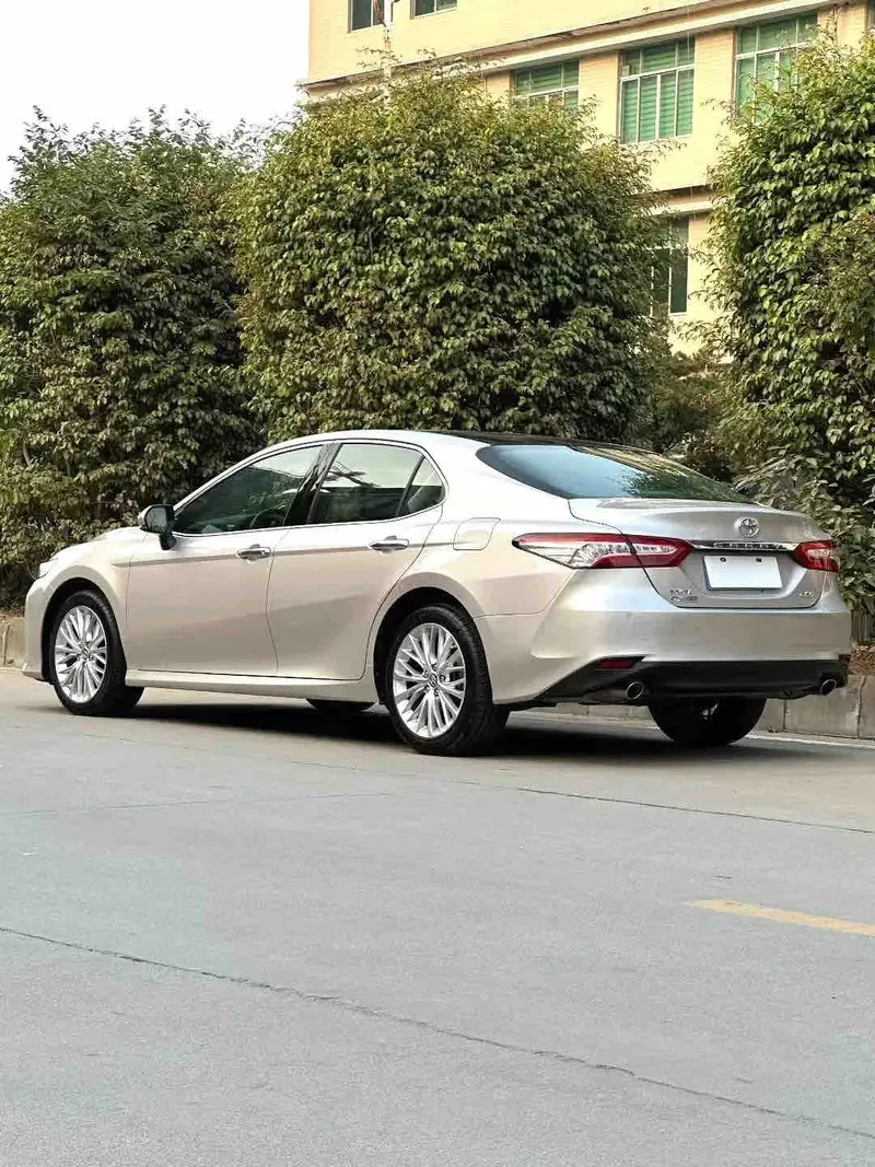 Vehicle photo 3