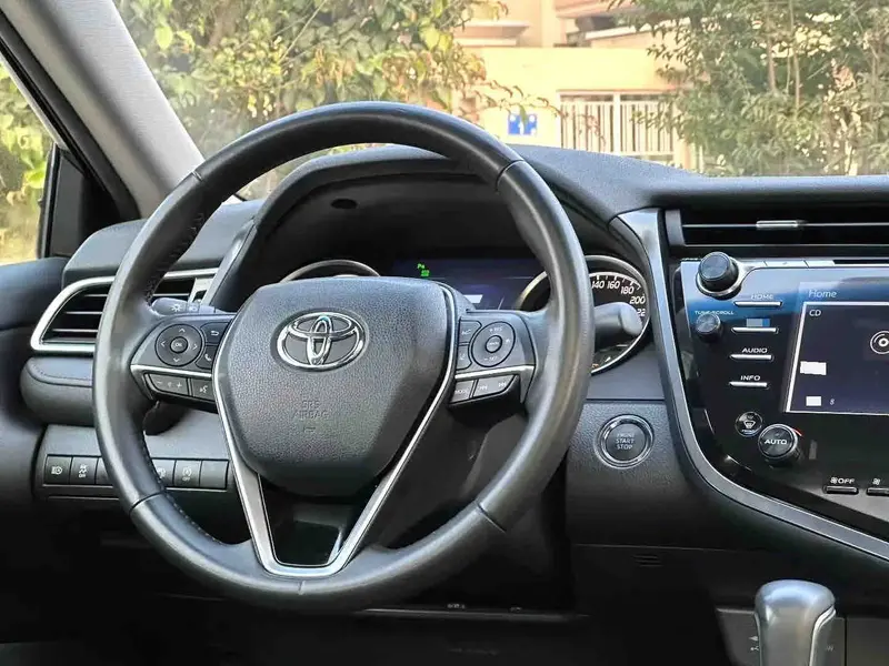 Vehicle photo 5
