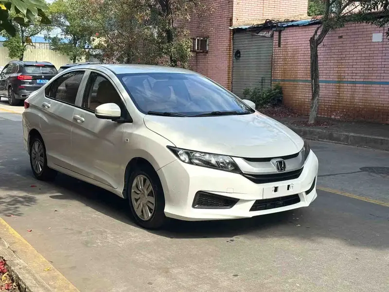 Vehicle photo 2
