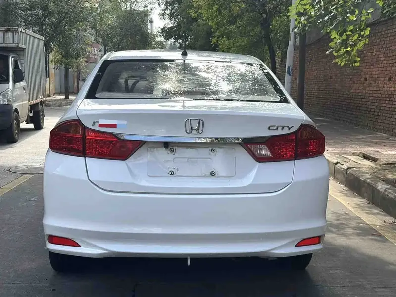 Vehicle photo 4