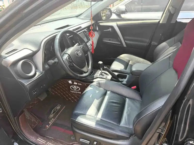 Vehicle photo 3