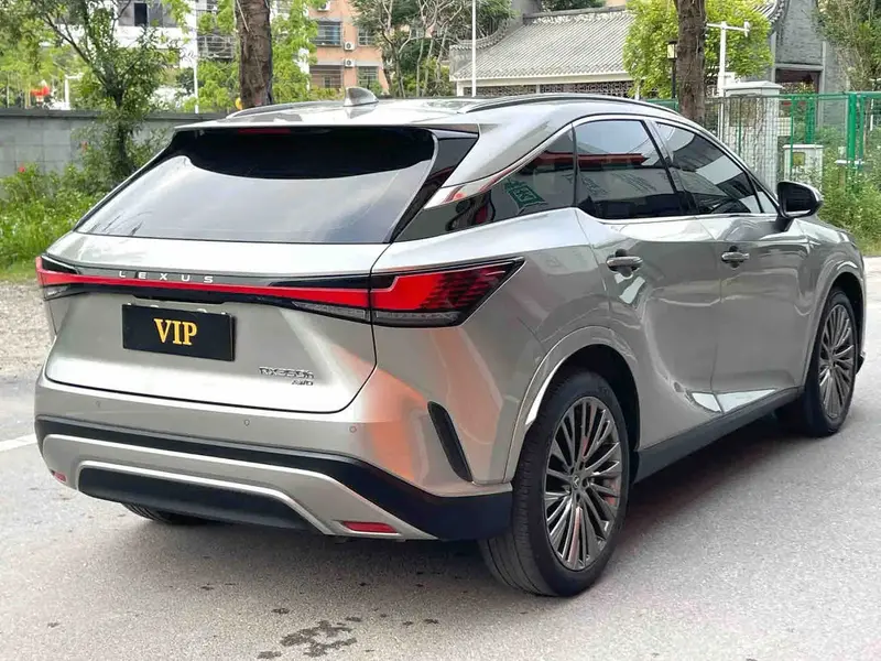Vehicle photo 4
