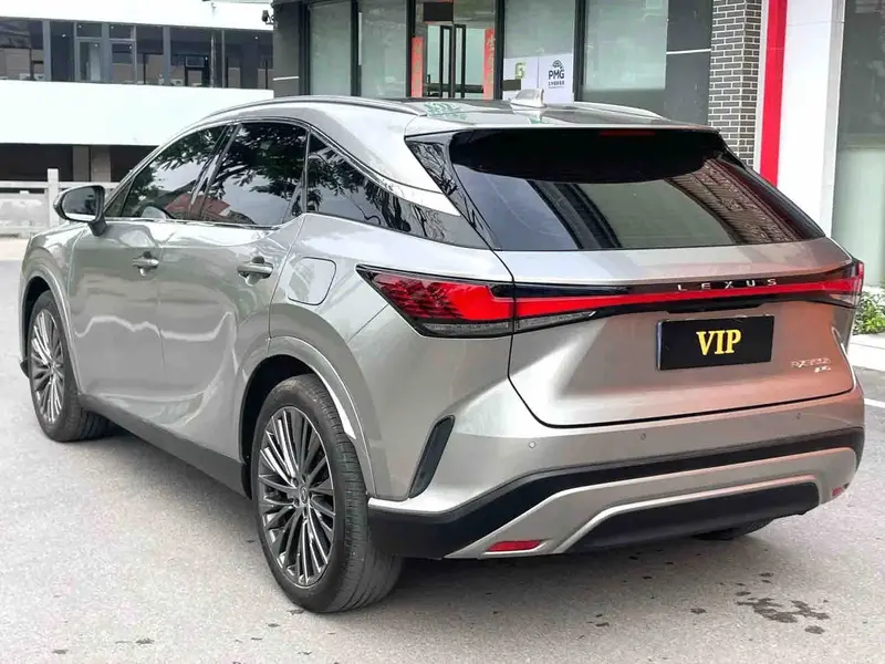 Vehicle photo 5