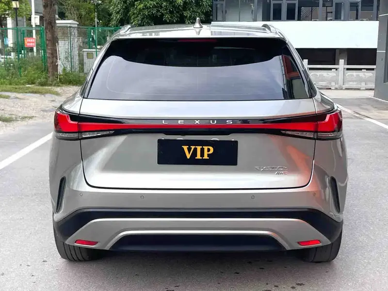 Vehicle photo 6