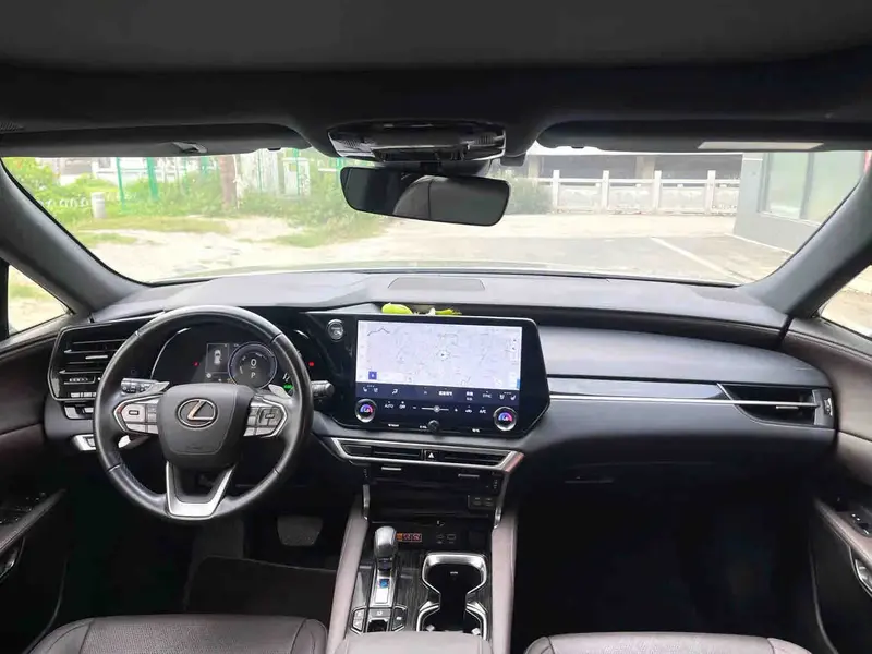 Vehicle photo 8