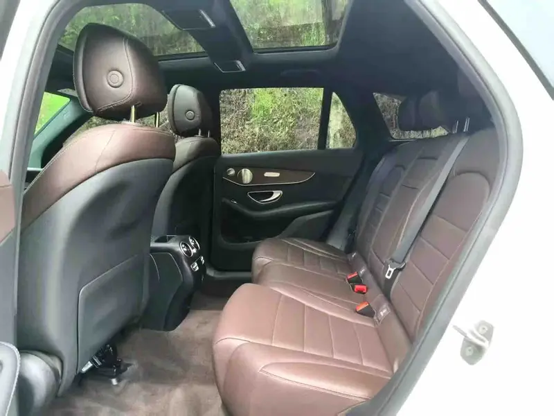 Vehicle photo 5