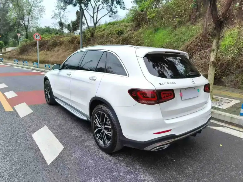 Vehicle photo 9