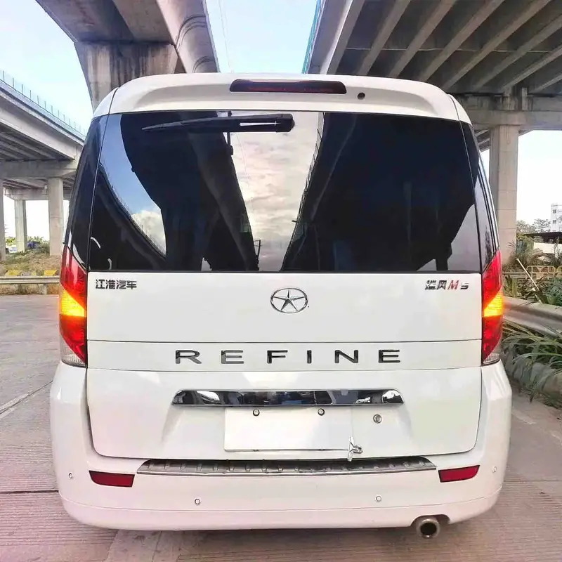 Vehicle photo 5