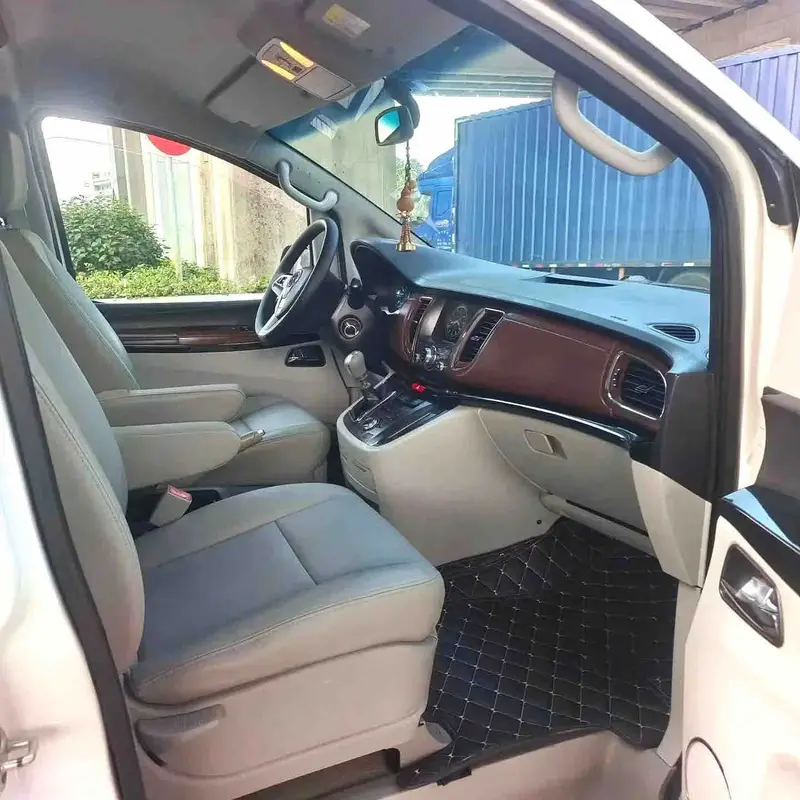 Vehicle photo 6