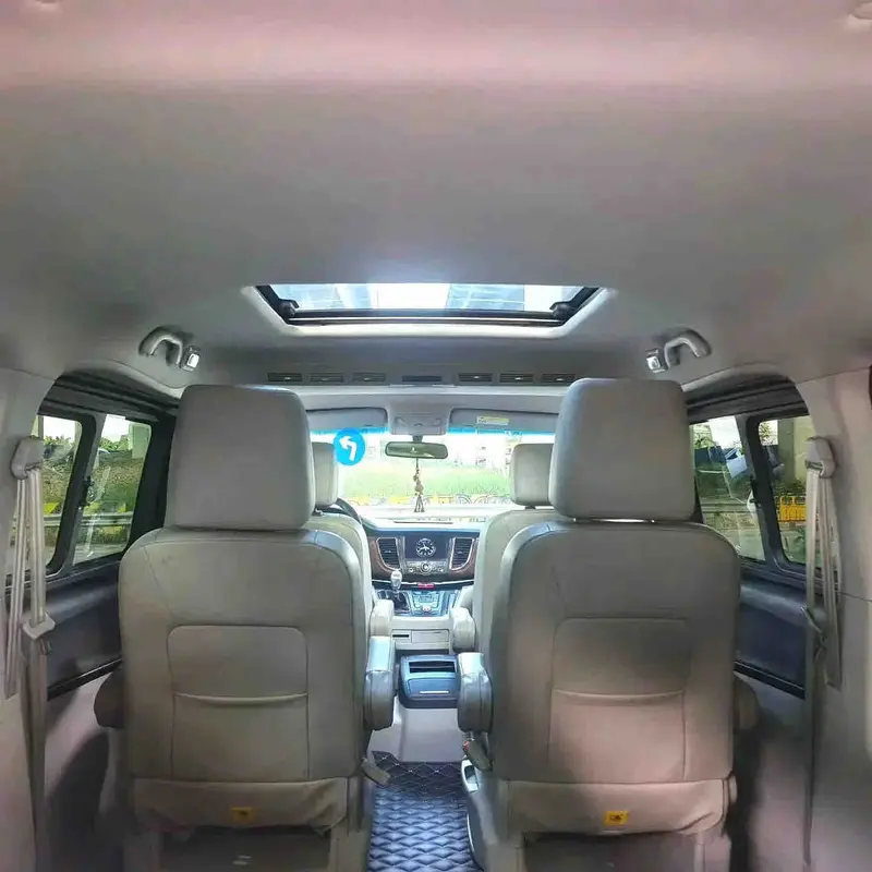 Vehicle photo 7