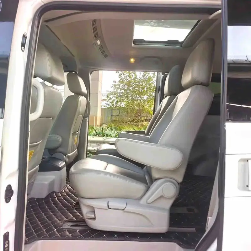 Vehicle photo 8