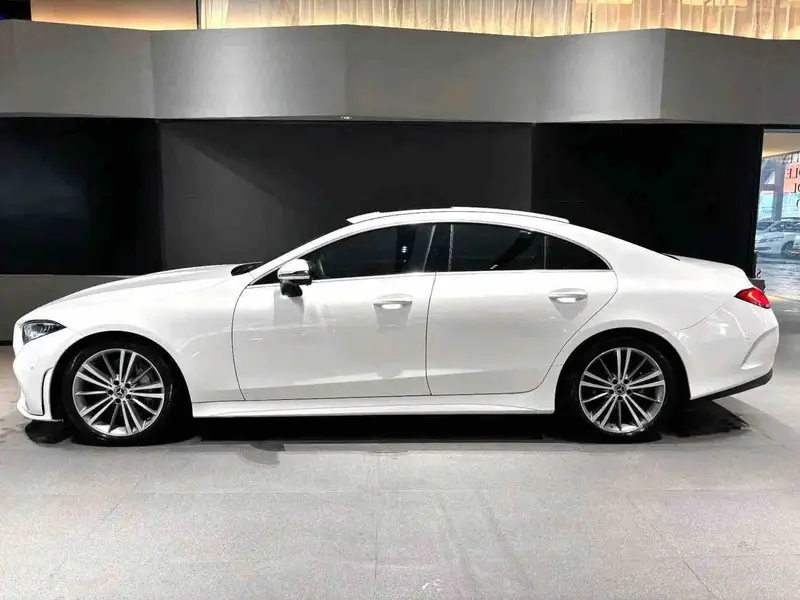Vehicle photo 3