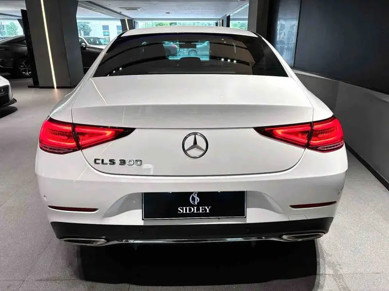 Vehicle photo 5