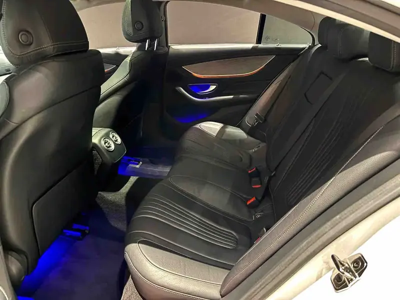 Vehicle photo 10