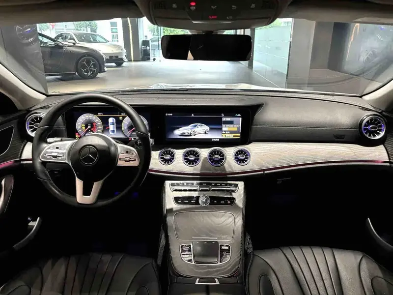Vehicle photo 11