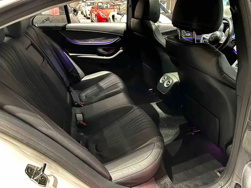 Vehicle photo 13