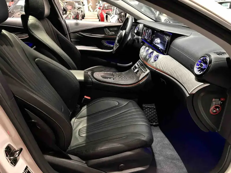 Vehicle photo 14