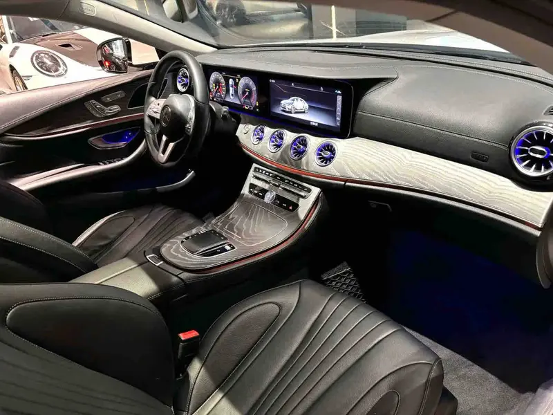 Vehicle photo 15