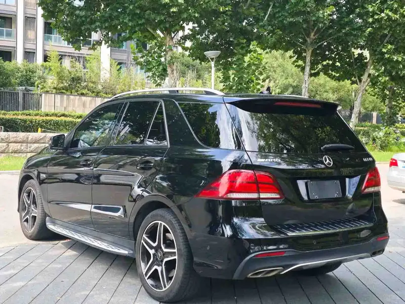 Vehicle photo 4