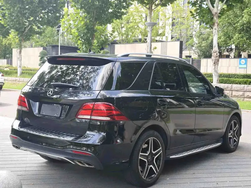 Vehicle photo 5