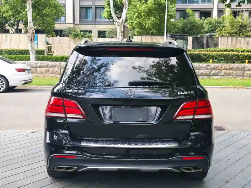 Vehicle photo 6