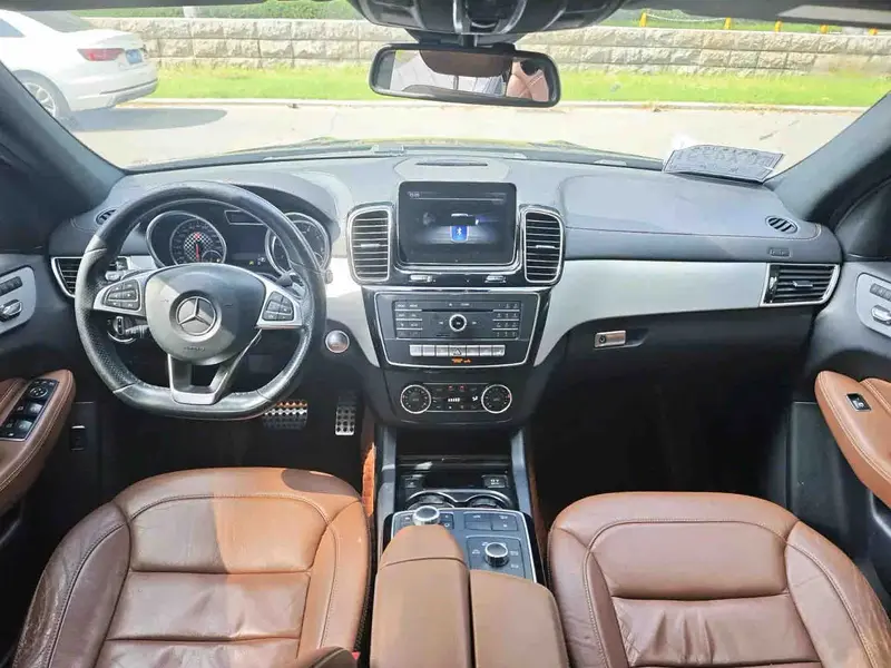Vehicle photo 7